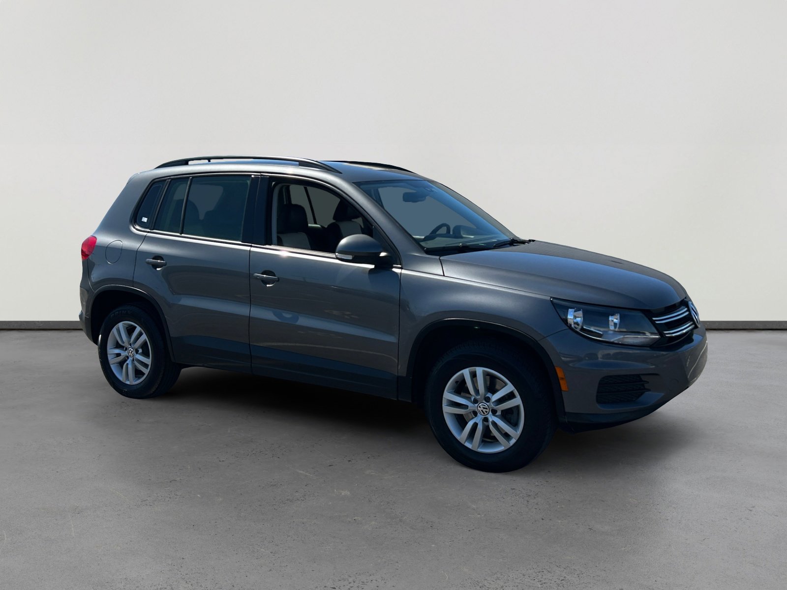 Used 2016 Volkswagen Tiguan S image 7