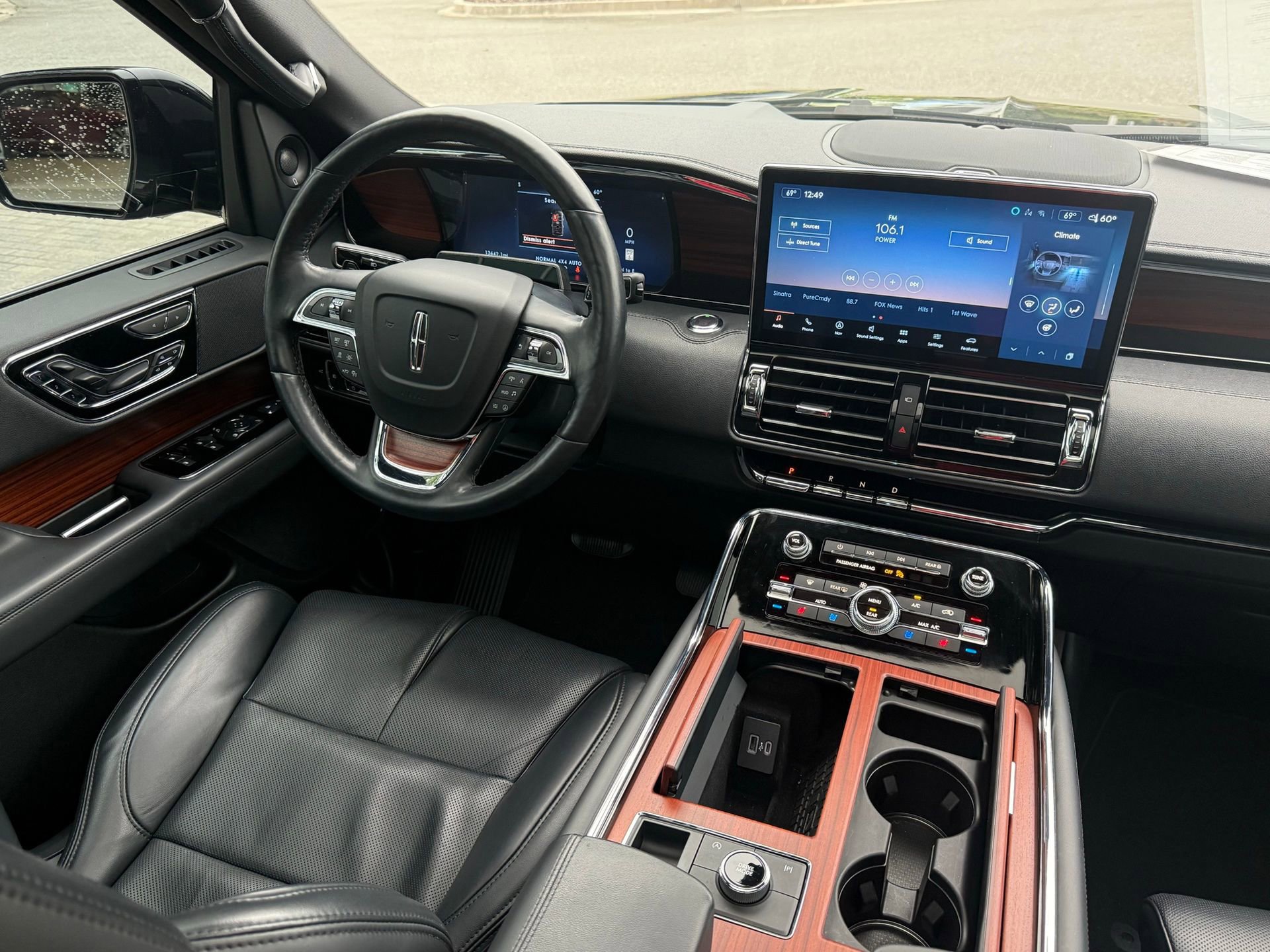 Used 2024 Lincoln Navigator Reserve image 30