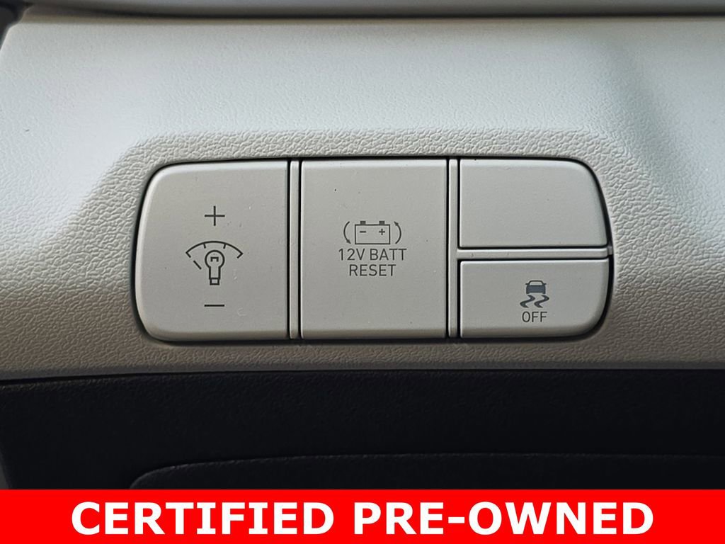 Certified 2025 Hyundai Elantra Limited image 26
