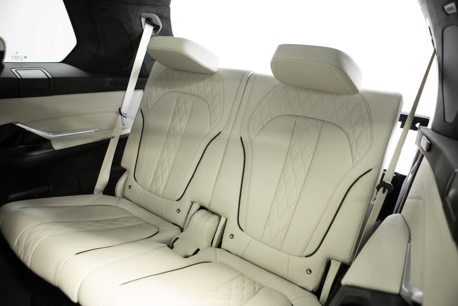 Used 2024 BMW X7 M60i w/ Climate Comfort Package AWD/4WD image 30