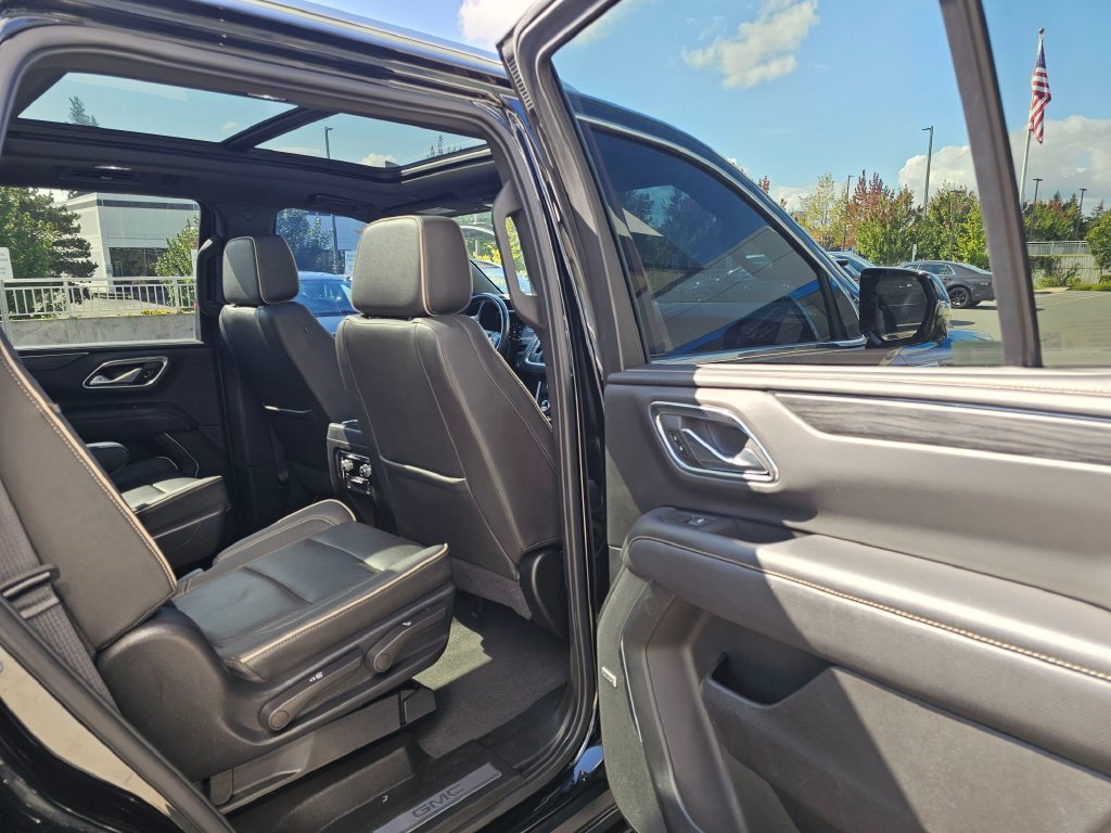 Used 2022 GMC Yukon SLT w/ SLT Luxury Package AWD/4WD image 15