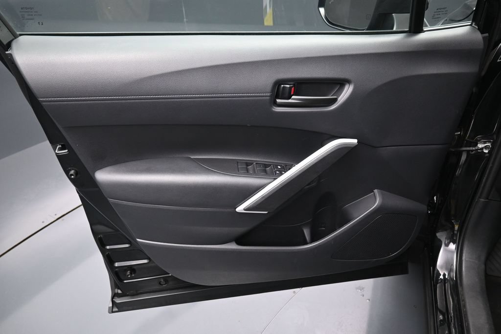 Used 2025 Toyota Corolla Cross LE FWD image 10