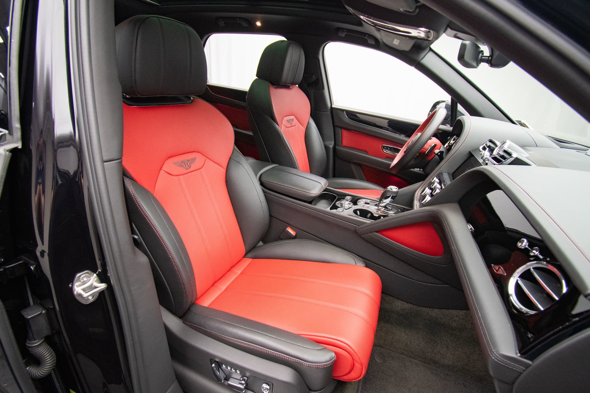Used 2022 Bentley Bentayga AWD/4WD image 14