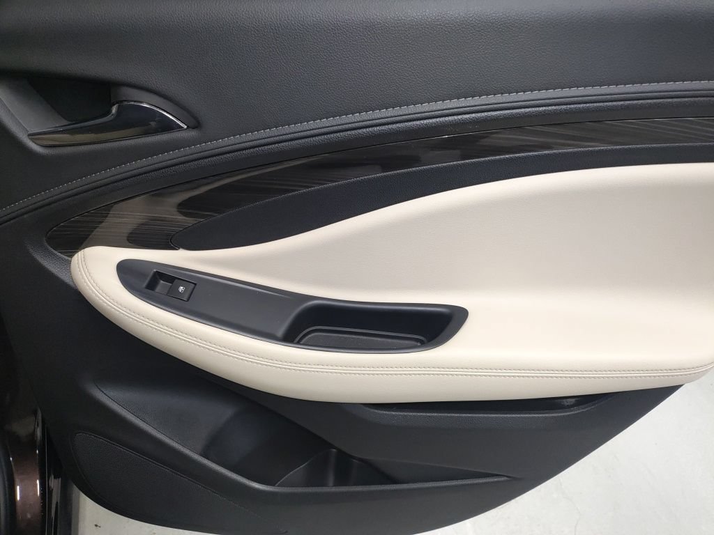 Used 2020 Buick Envision Essence w/ Experience Buick Package FWD image 13