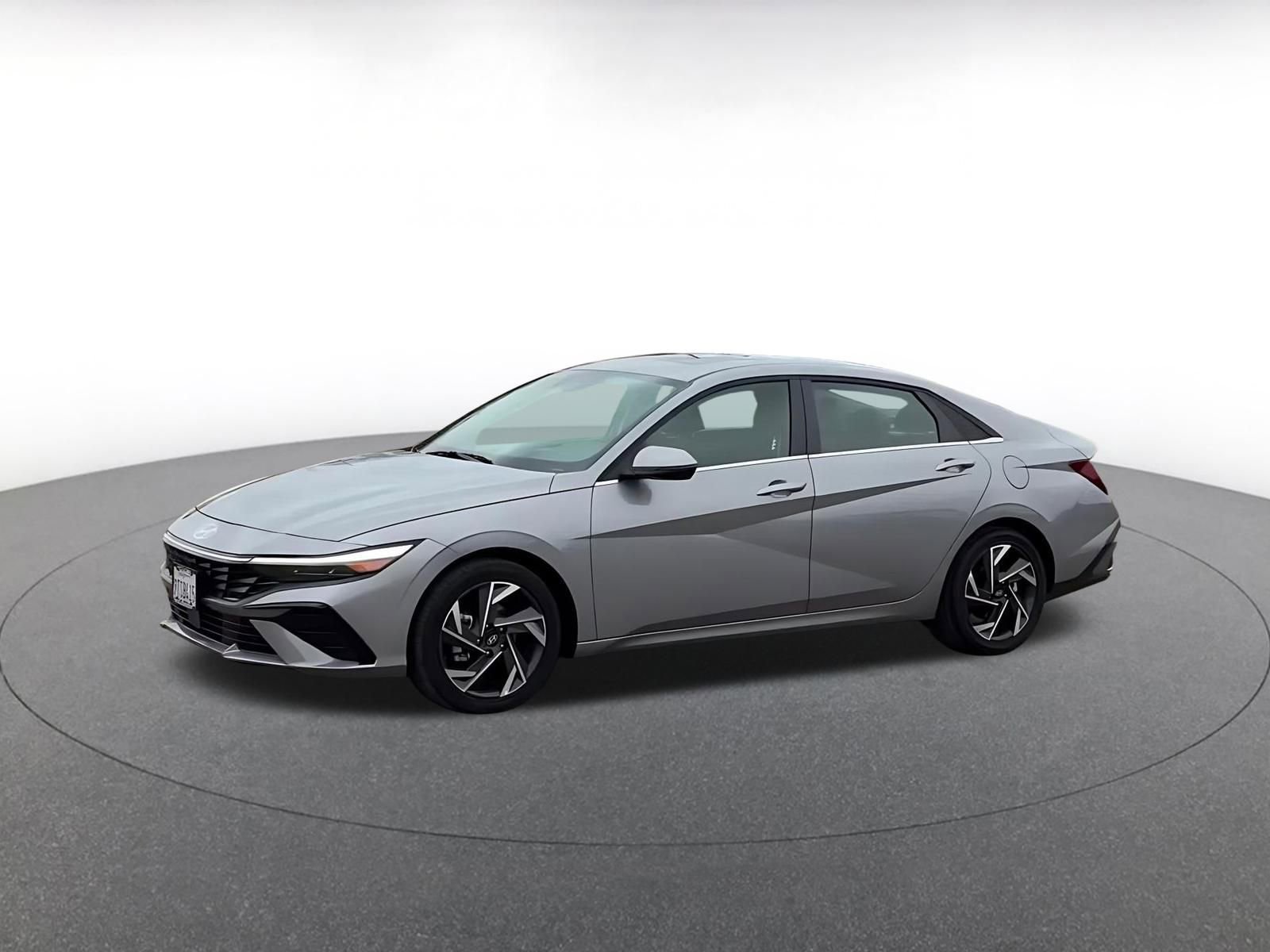 Used 2025 Hyundai Elantra Limited image 8