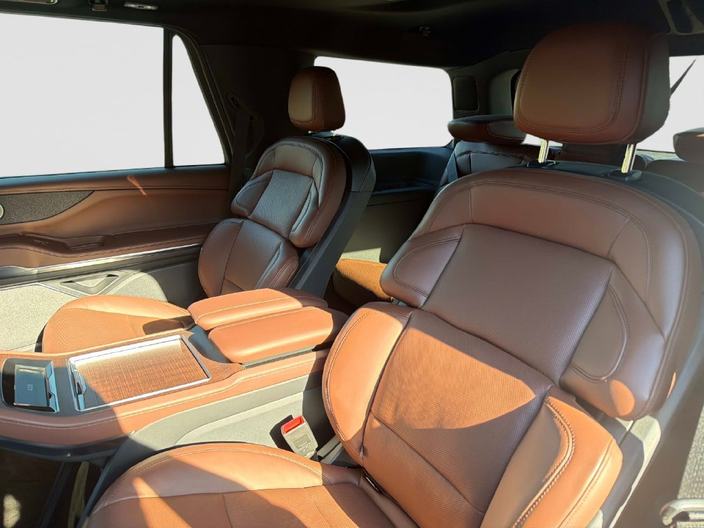 Used 2025 Lincoln Navigator Reserve AWD/4WD image 15