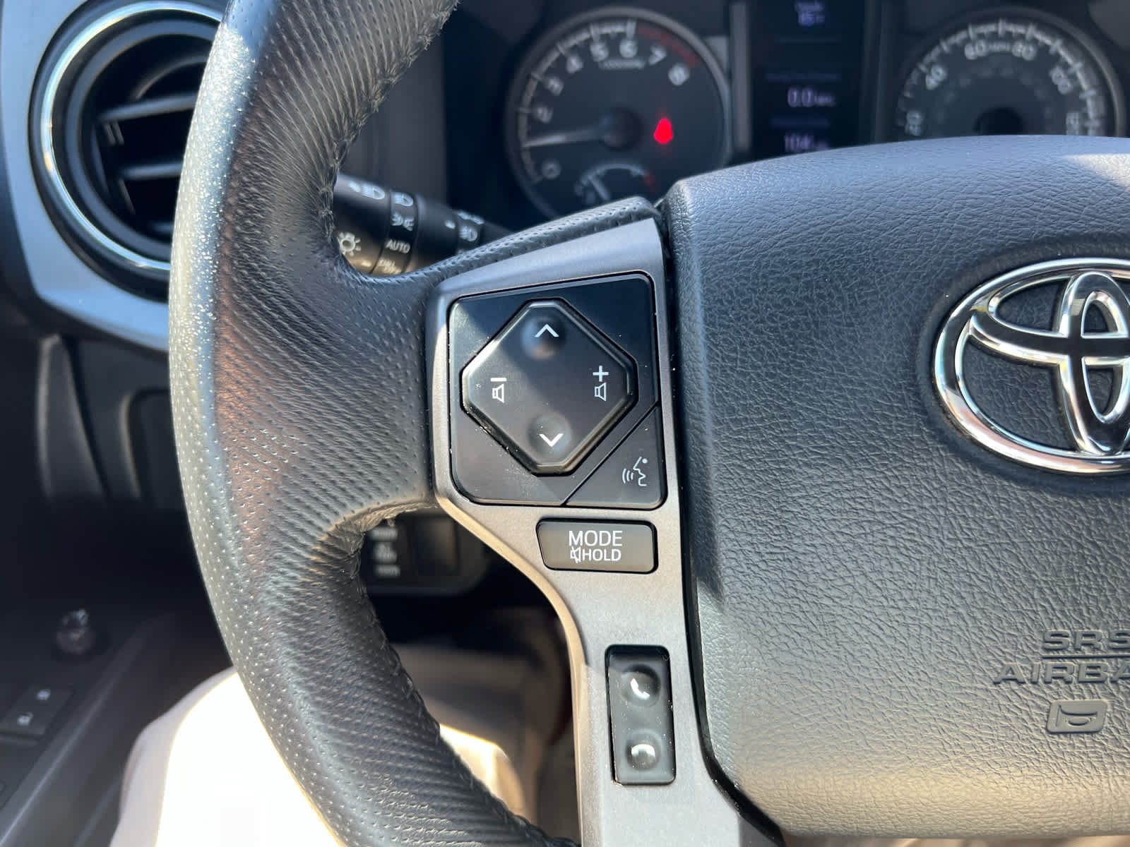 Certified 2020 Toyota Tacoma TRD Off-Road w/ TRD Premium Off Road Package AWD/4WD image 16