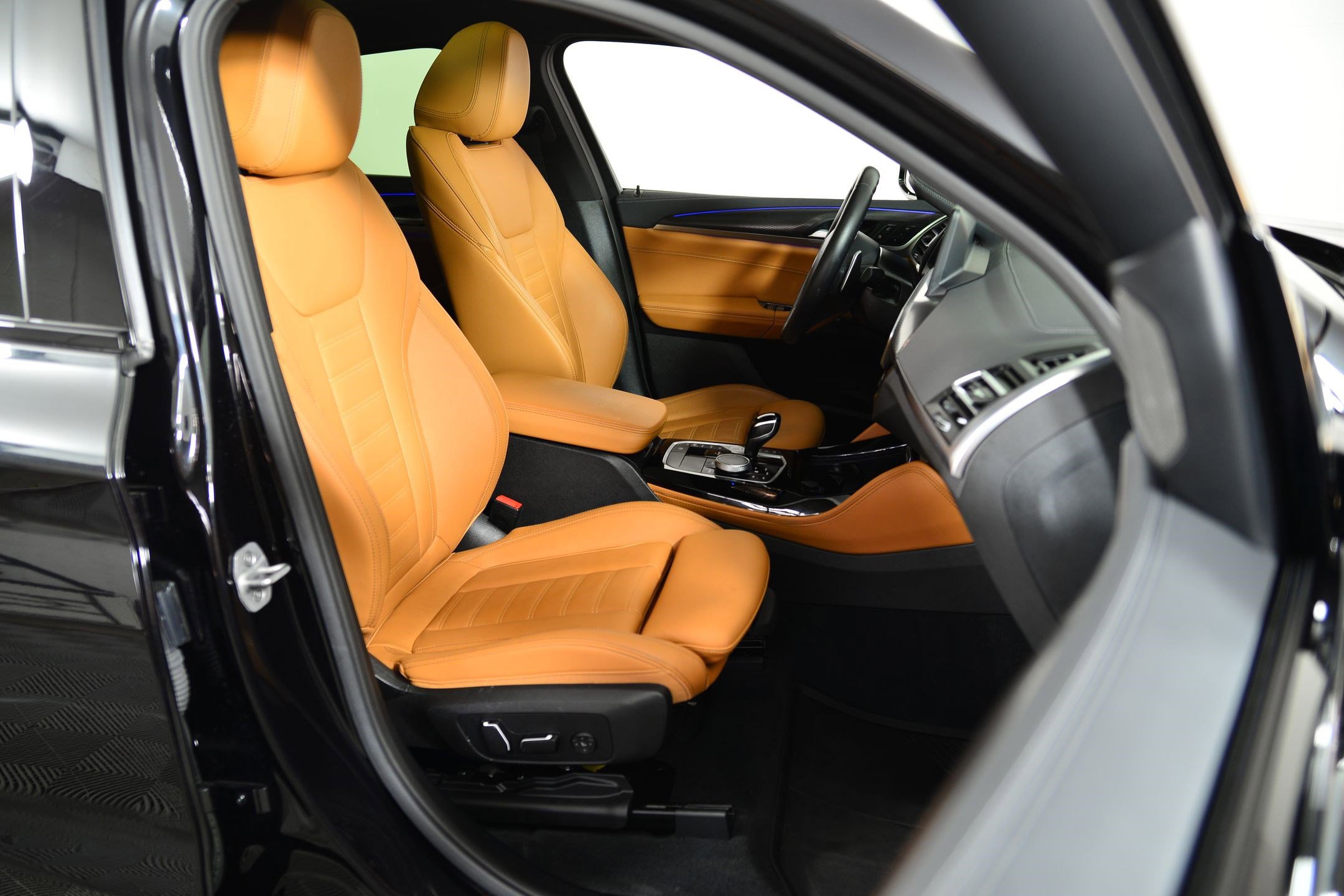 Used 2024 BMW X4 xDrive30i w/ Premium Package image 17