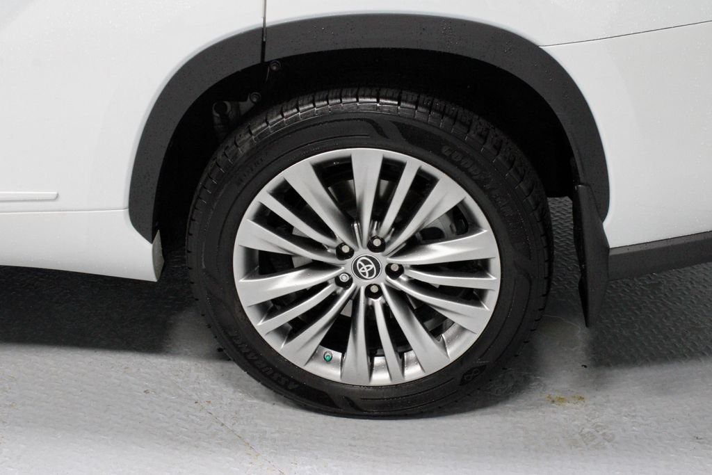 Used 2022 Toyota Highlander Platinum AWD/4WD image 17