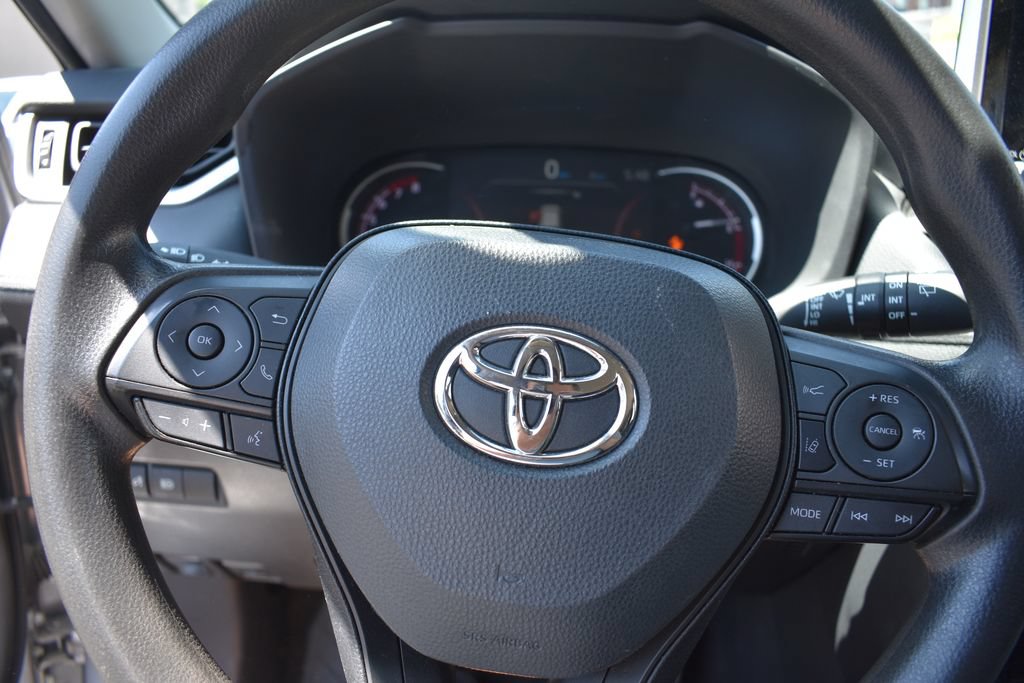 Used 2025 Toyota RAV4 XLE FWD image 13