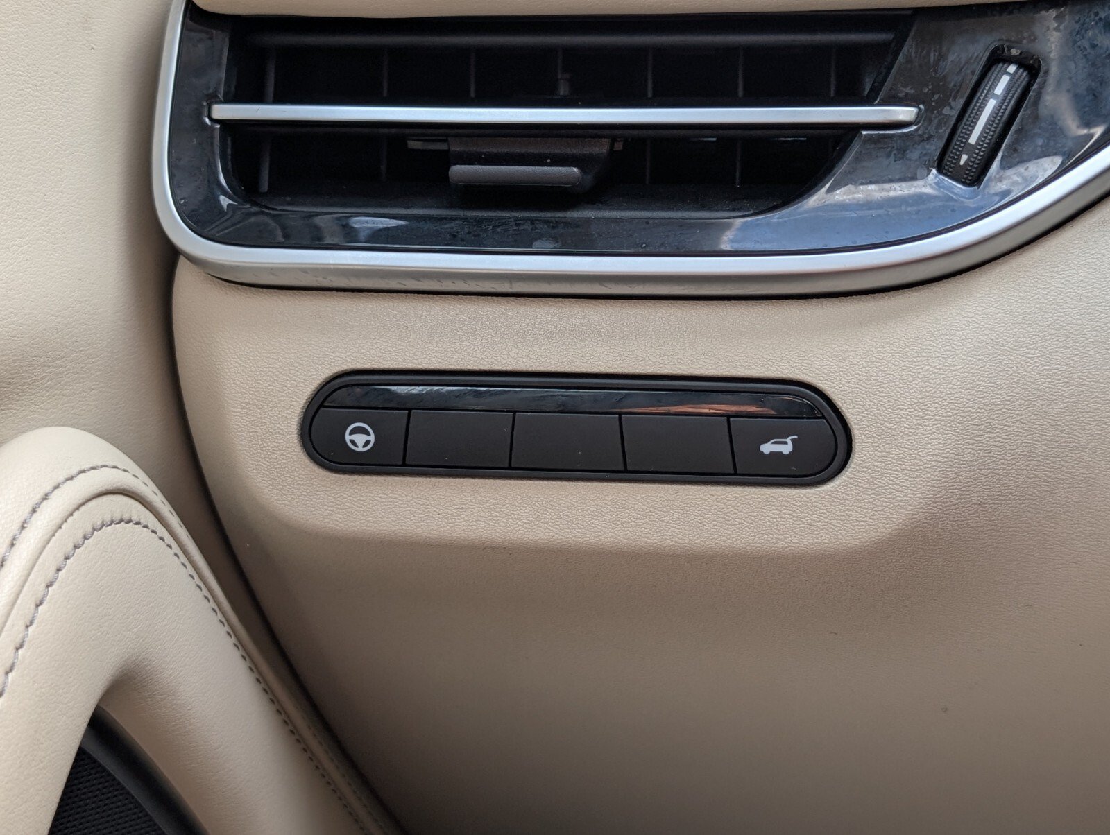 Used 2023 INFINITI QX60 Luxe w/ Performance Audio Package FWD image 31