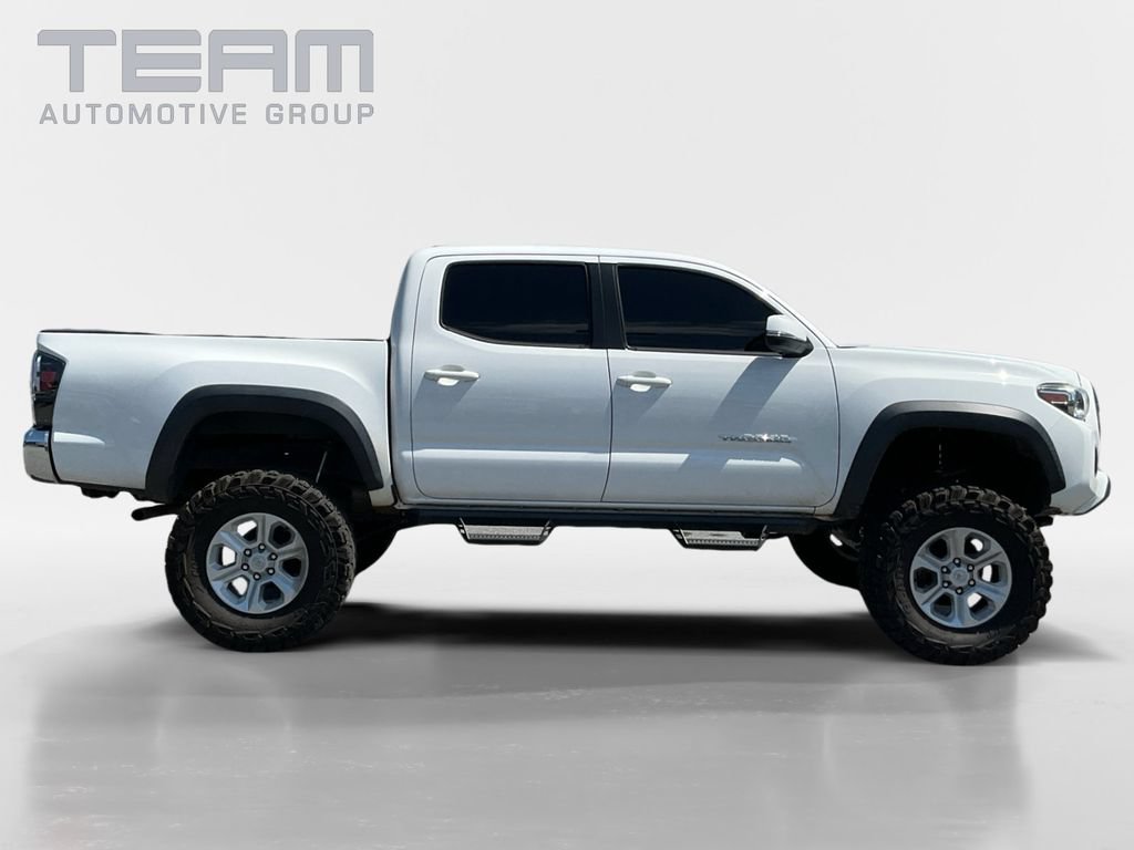 Used 2018 Toyota Tacoma TRD Off-Road AWD/4WD image 8