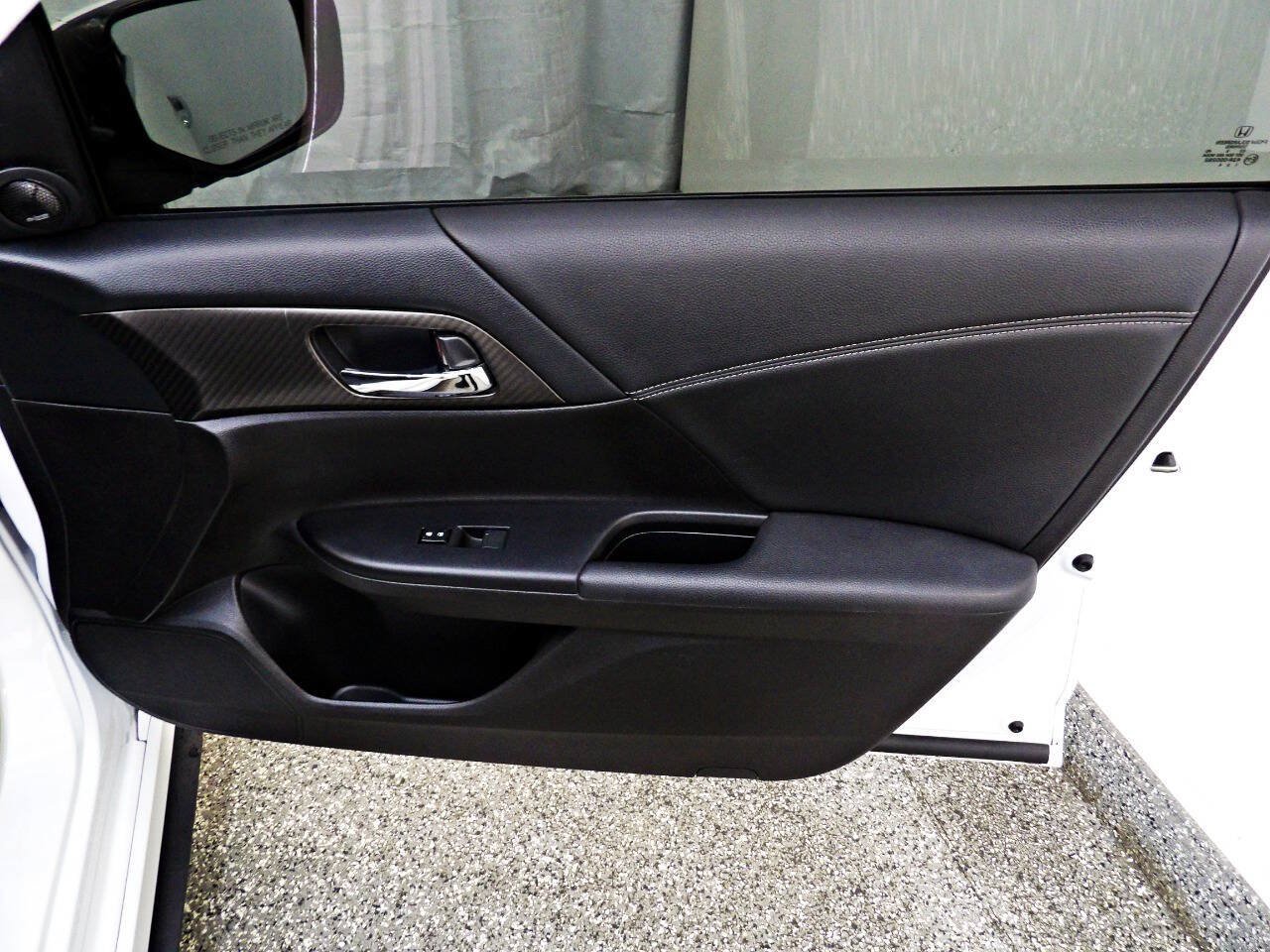 Used 2017 Honda Accord Sport image 11
