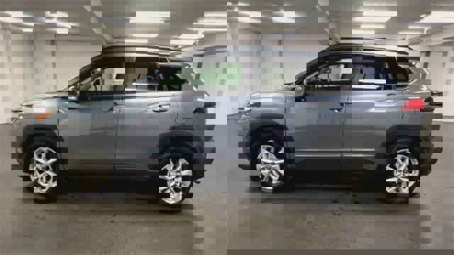 Used 2023 Toyota Corolla Cross LE image 5