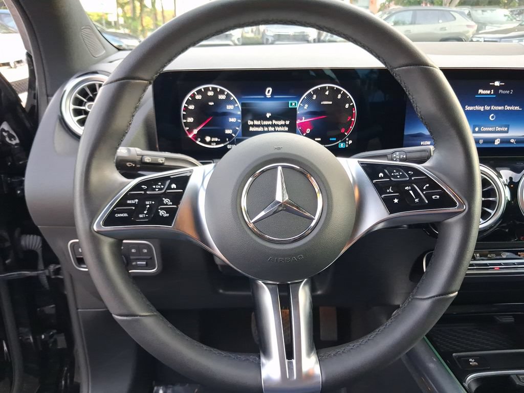 Used 2025 Mercedes-Benz GLA 250 4MATIC w/ Winter Package image 17