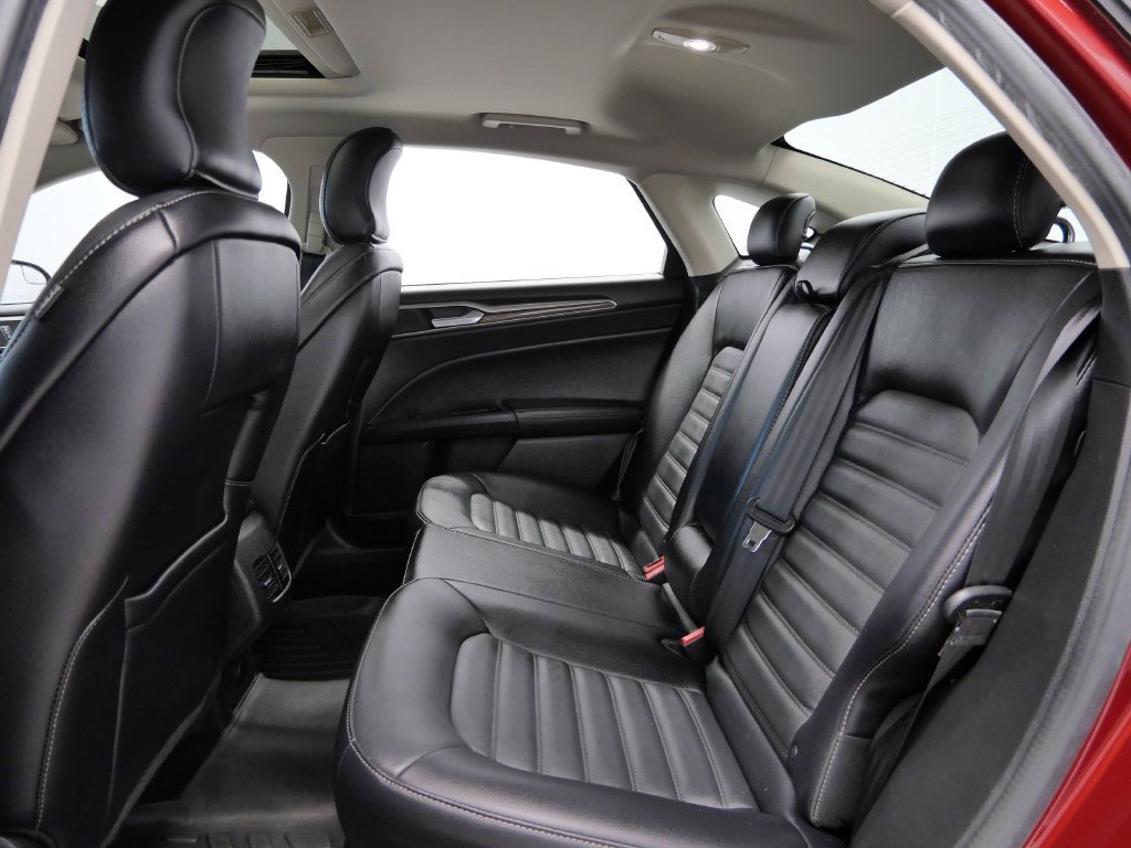 Used 2017 Ford Fusion SE w/ Fusion SE Technology Package FWD image 14