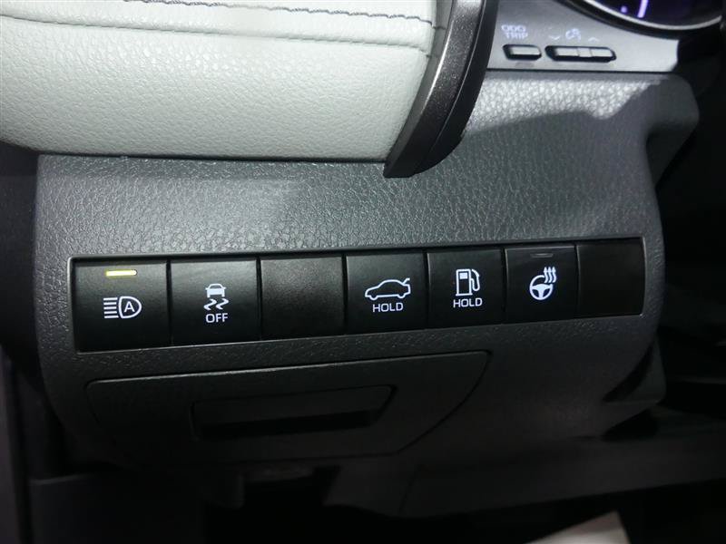 Used 2022 Toyota Camry SE w/ Cold Weather Package FWD image 29