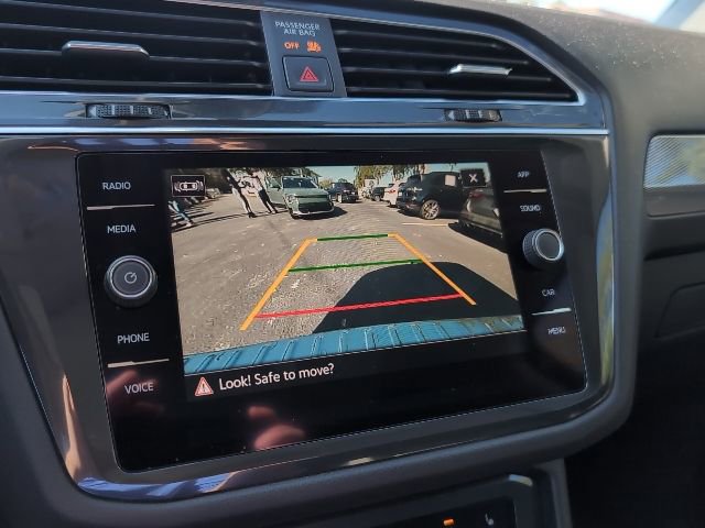 Used 2022 Volkswagen Tiguan SE w/ Panoramic Sunroof Package image 19