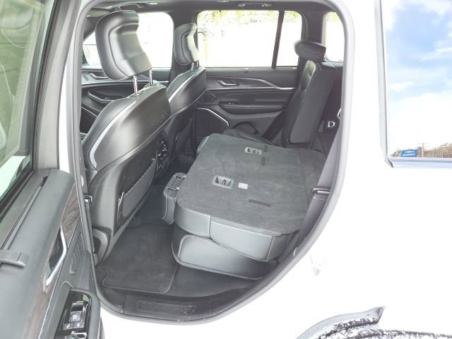 Used 2023 Jeep Grand Cherokee Overland w/ Luxury Tech Group IV image 48