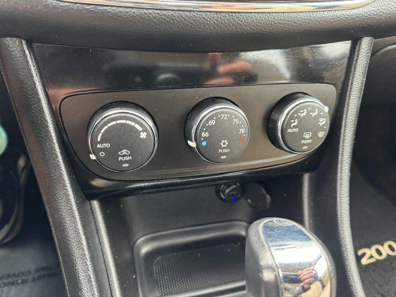 Used 2014 Chrysler 200 Touring FWD image 18