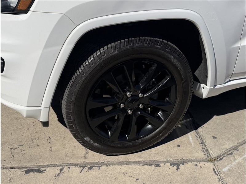Used 2020 Jeep Grand Cherokee Altitude AWD/4WD image 12