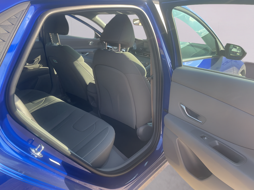 Used 2025 Hyundai Elantra Sport FWD image 20