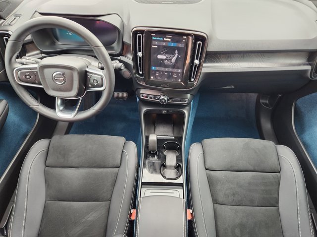 Used 2023 Volvo XC40 Recharge Ultimate image 26