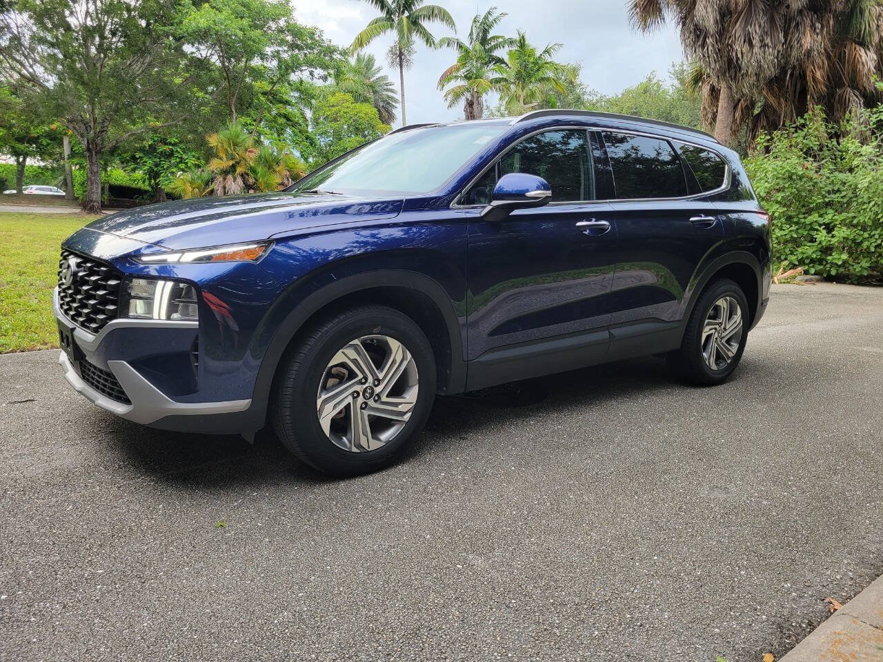 Used 2023 Hyundai Santa Fe SEL FWD image 3