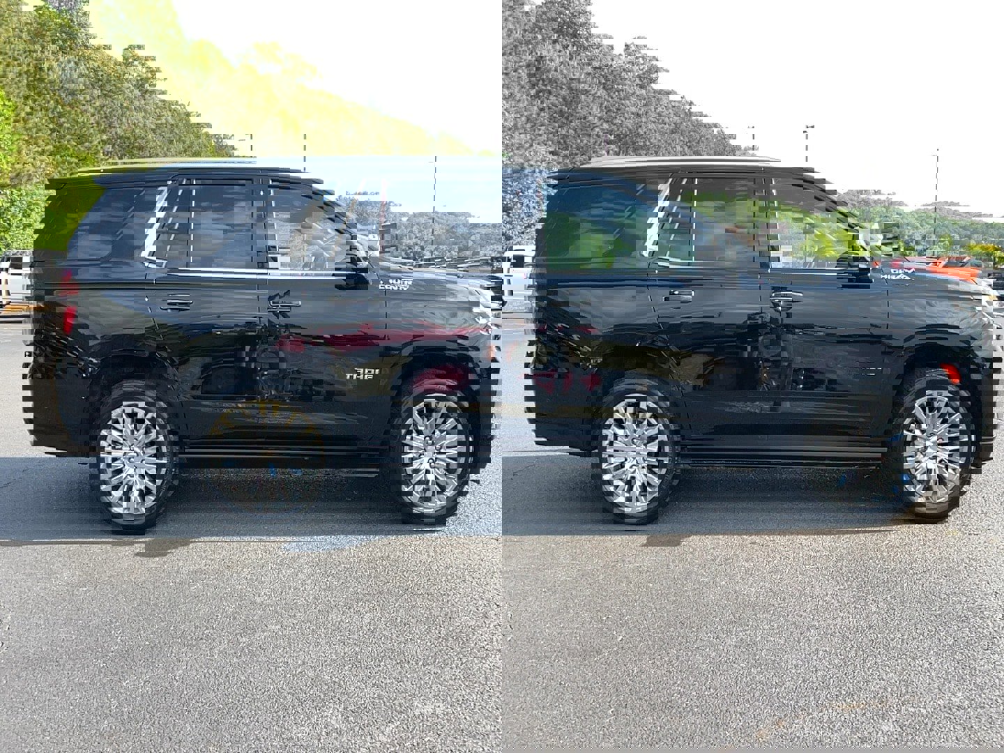 Used 2023 Chevrolet Tahoe High Country w/ Advanced Technology Package AWD/4WD image 4