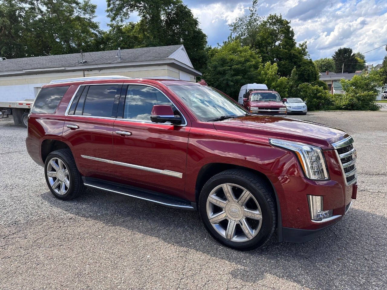Used 2017 Cadillac Escalade Luxury AWD/4WD image 4