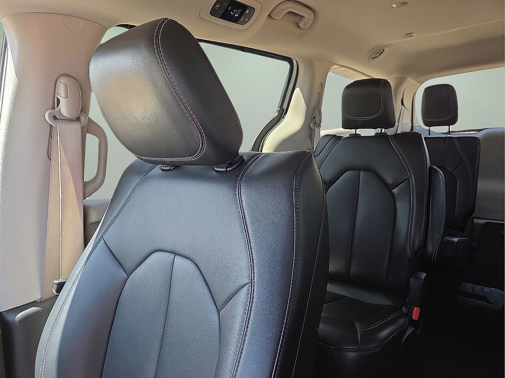 Used 2024 Chrysler Pacifica Touring-L image 29