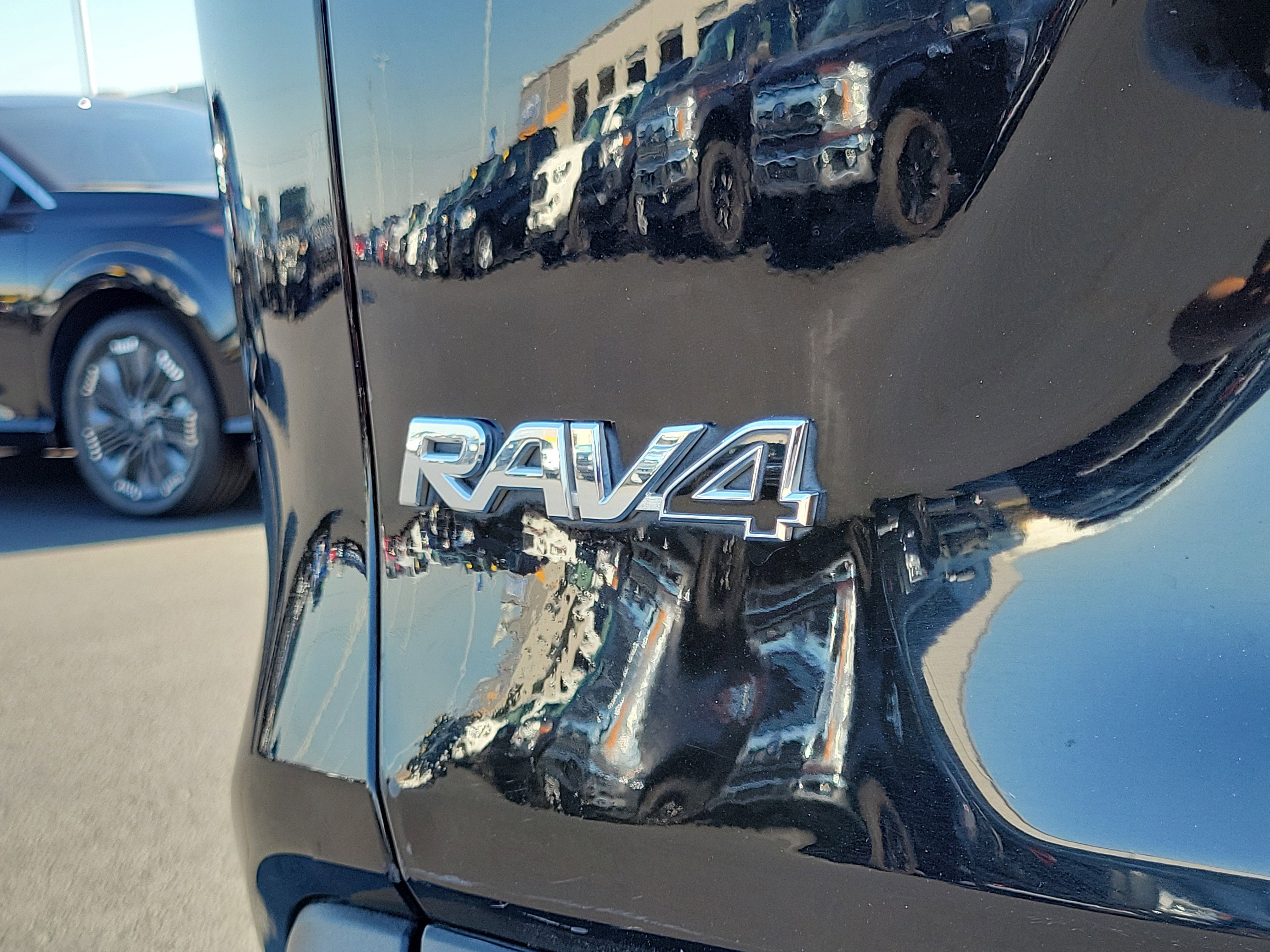 Used 2023 Toyota RAV4 XLE Premium FWD image 6