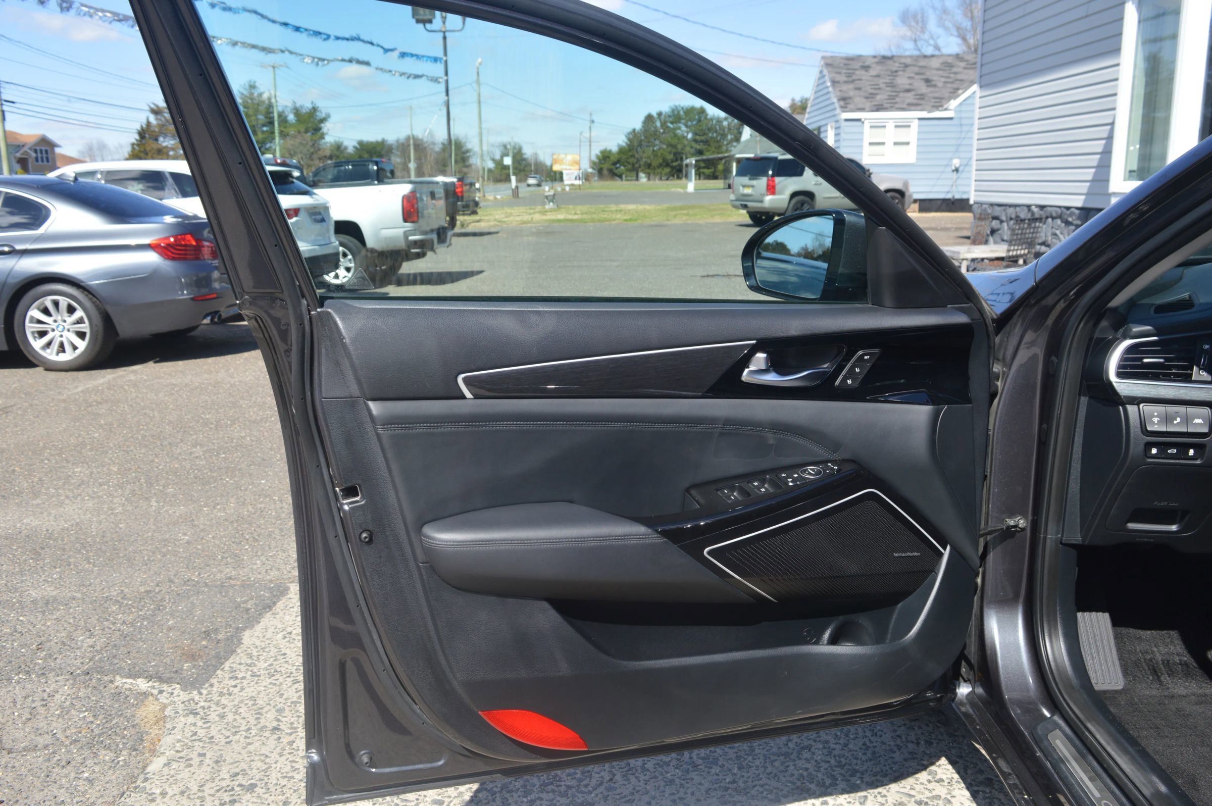 Used 2018 Kia Cadenza Limited image 24