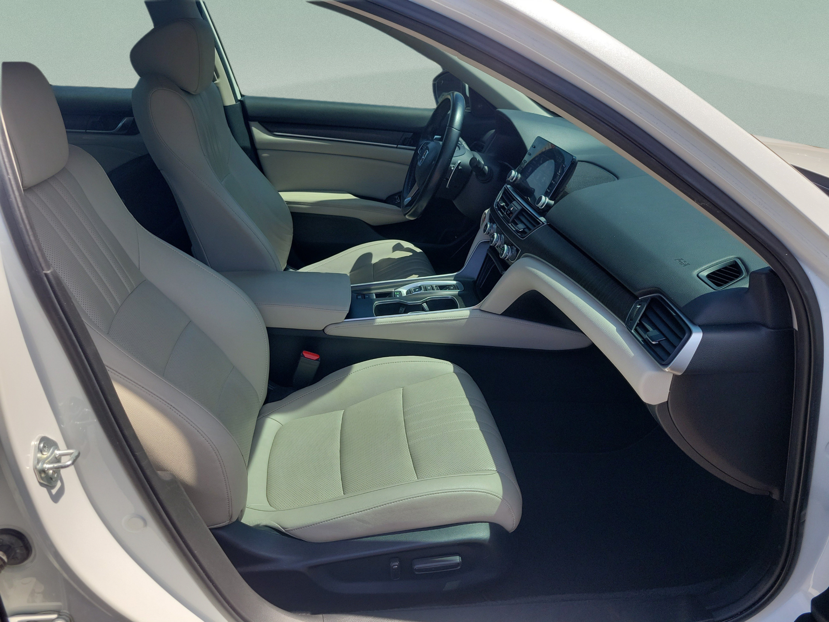 Used 2022 Honda Accord Touring image 18