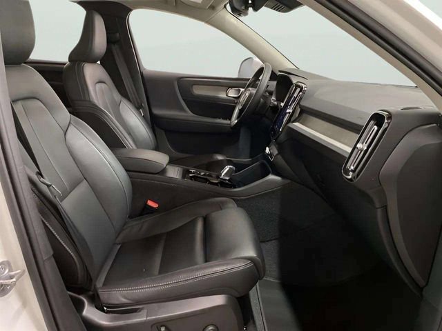 Used 2025 Volvo XC40 B5 Plus image 76