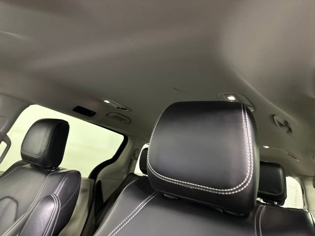 Used 2023 Chrysler Pacifica Touring-L image 12