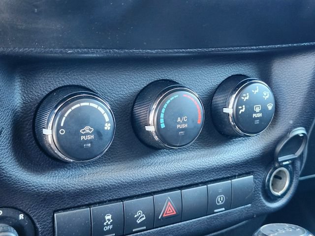 Used 2014 Jeep Wrangler Unlimited Sahara w/ Connectivity Group AWD/4WD image 20