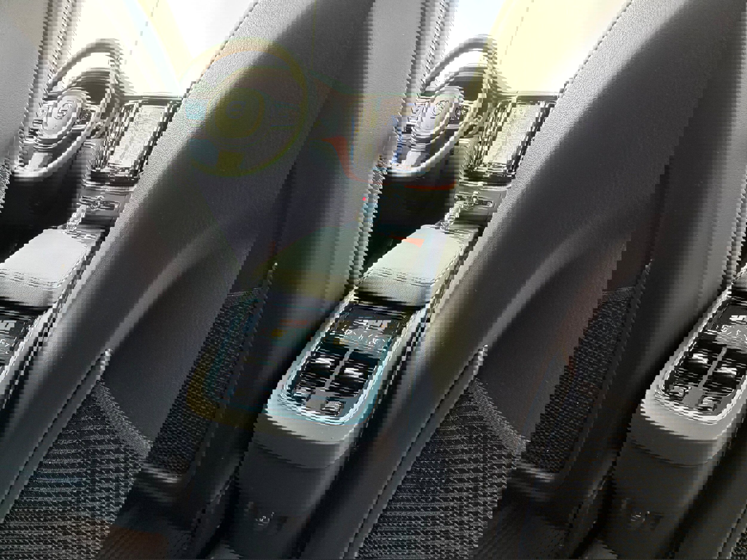 Certified 2024 Volvo XC60 B5 Ultimate image 15