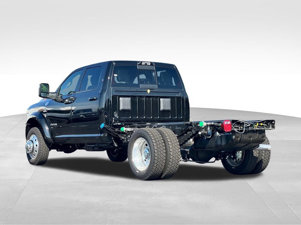 New 2026 RAM 4500 4x4 Crew Cab DRW w/ Laramie Trim Package image 5
