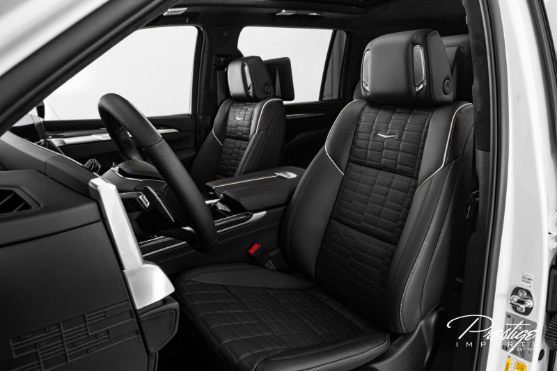 Used 2025 Cadillac Escalade ESV V image 30