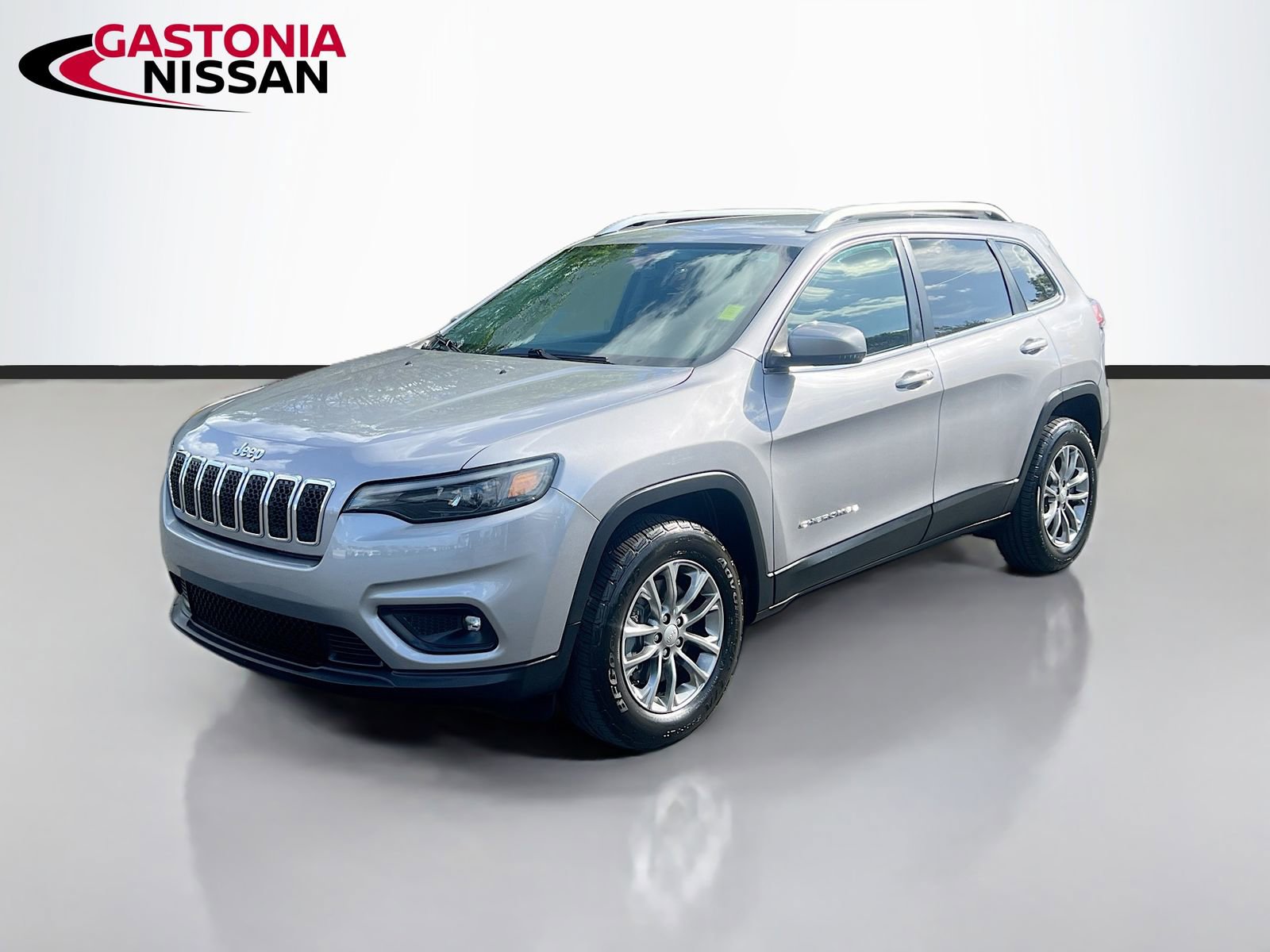 Used 2019 Jeep Cherokee Latitude Plus w/ Cold Weather Group image 3