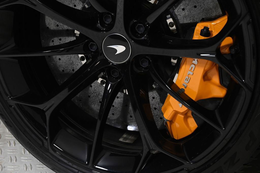Used 2025 McLaren Artura image 23