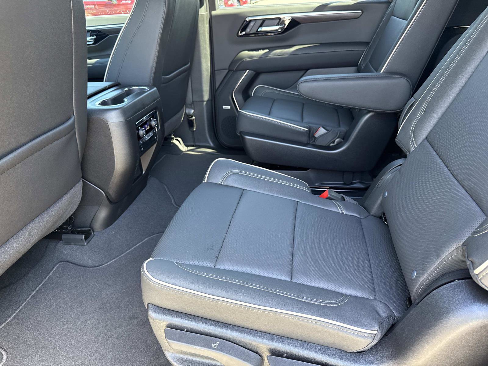 New 2026 Chevrolet Suburban Premier image 10