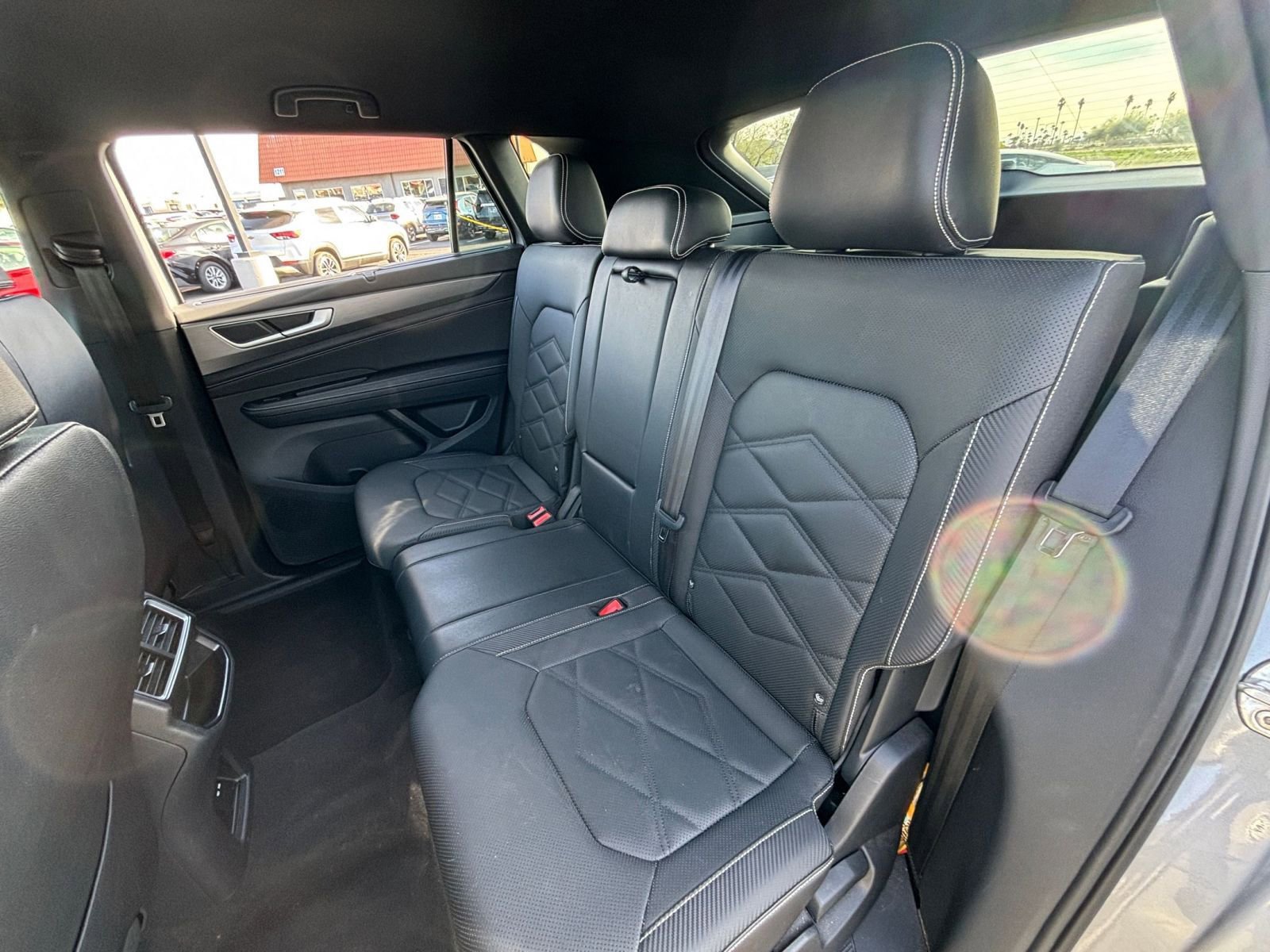 Used 2025 Volkswagen Atlas Cross Sport SE AWD/4WD image 40