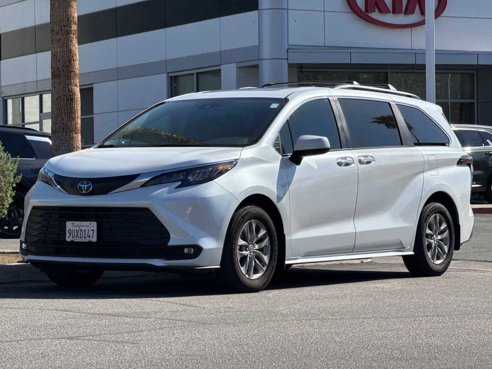 Used 2025 Toyota Sienna XLE w/ XLE Plus Package image 7