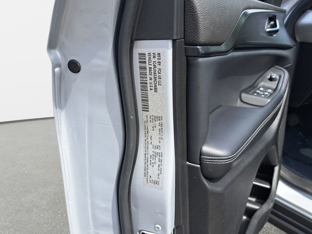 Certified 2024 Jeep Grand Cherokee Altitude AWD/4WD image 37