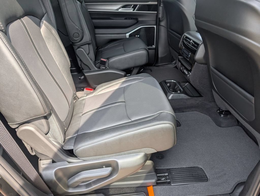 New 2026 Jeep Grand Wagoneer L Limited AWD/4WD image 30