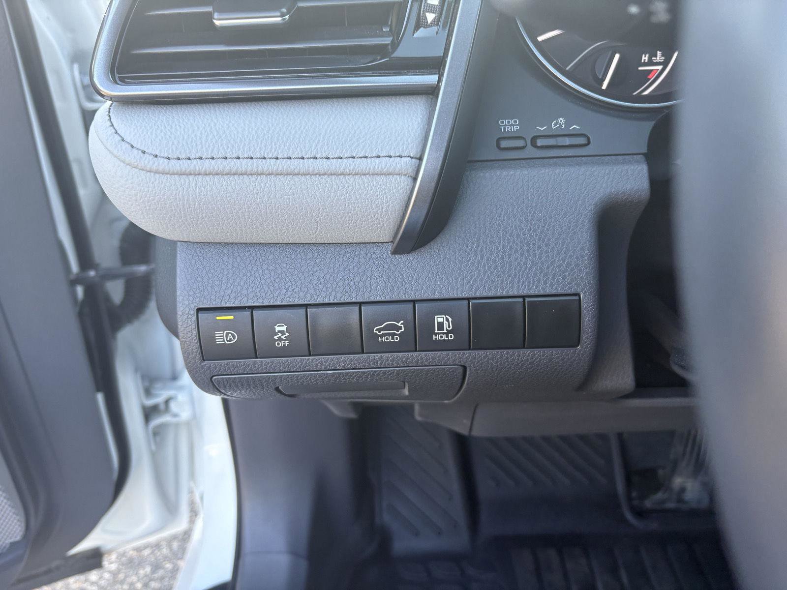 Used 2024 Toyota Camry SE image 12