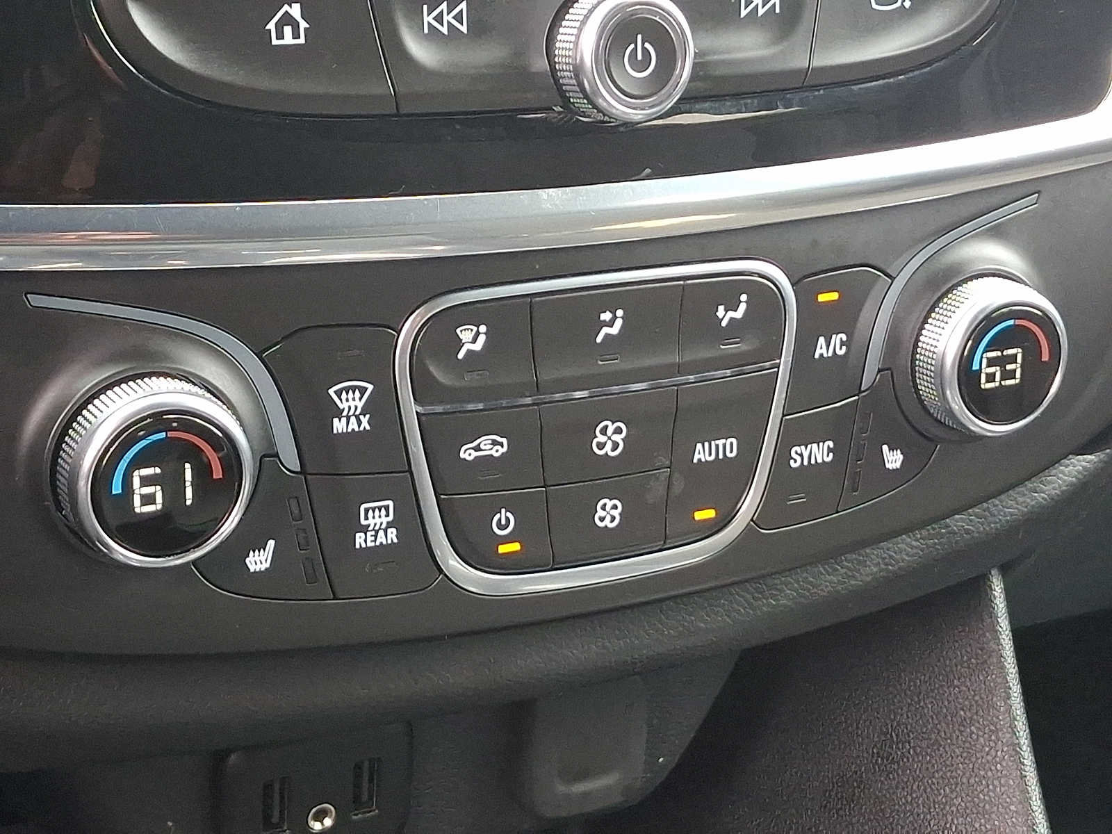 Used 2023 Chevrolet Traverse LT AWD/4WD image 16