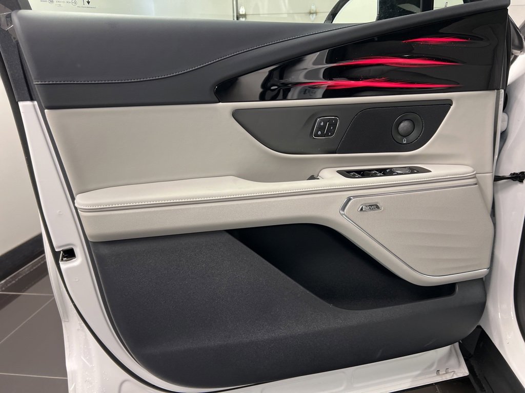 Used 2026 Lincoln Nautilus Premier w/ Equipment Group 102A image 33